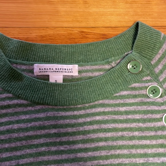 Banana Republic Cashmere sweater - Picture 4 of 5